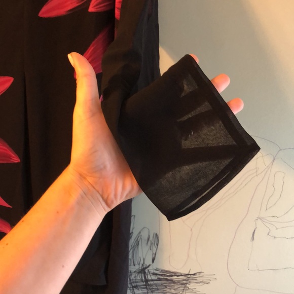 BNWT FLOWY BERRY SHIMMER TUNIC - Picture 5 of 6